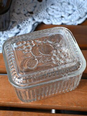 Vintage Federal Glass Clear Ribbed Refrigerator Dish with Embossed Fruit Lid